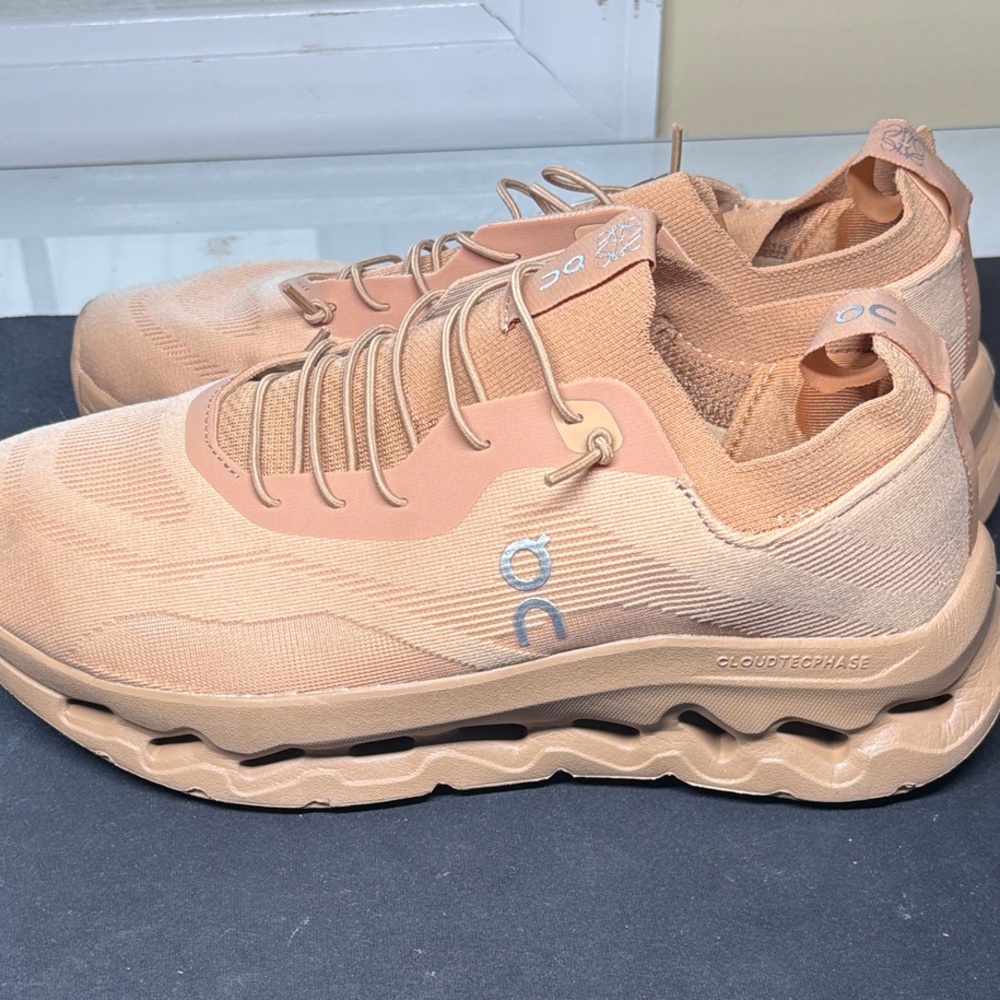 On Running CloudTilt Loewe Sneaker Dark Sand Color Size 9.5